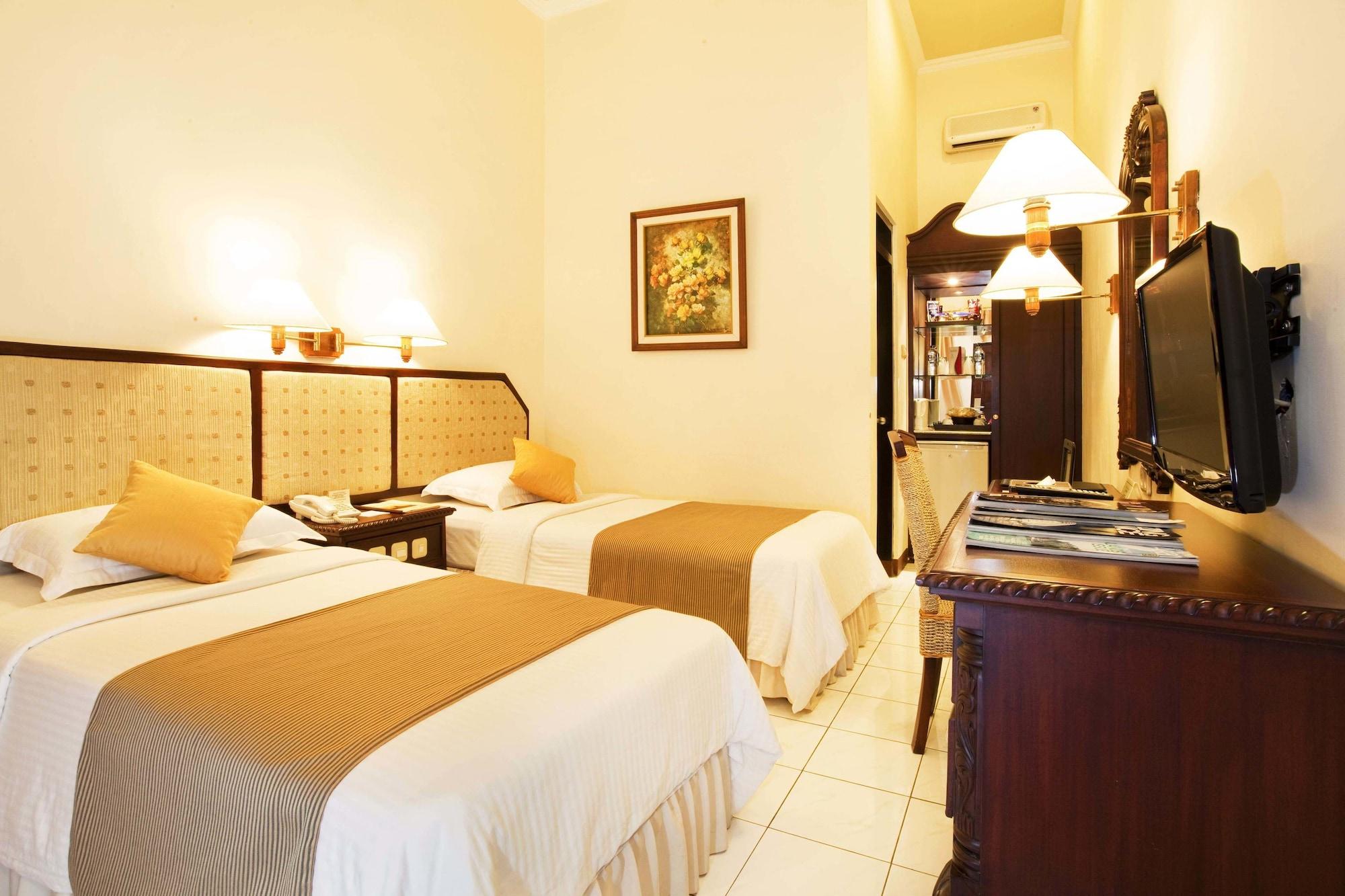 Puri Asri Hotel & Resort Магеланг Экстерьер фото