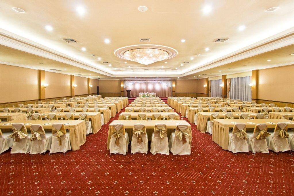 Puri Asri Hotel & Resort Магеланг Экстерьер фото