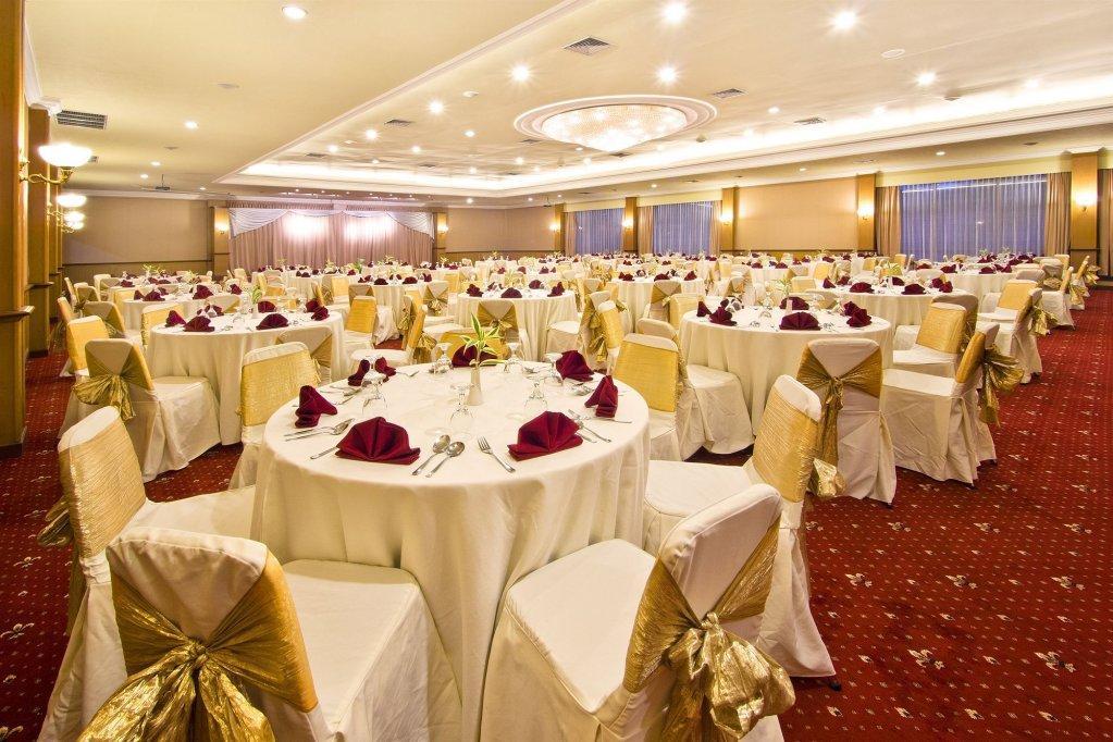 Puri Asri Hotel & Resort Магеланг Экстерьер фото
