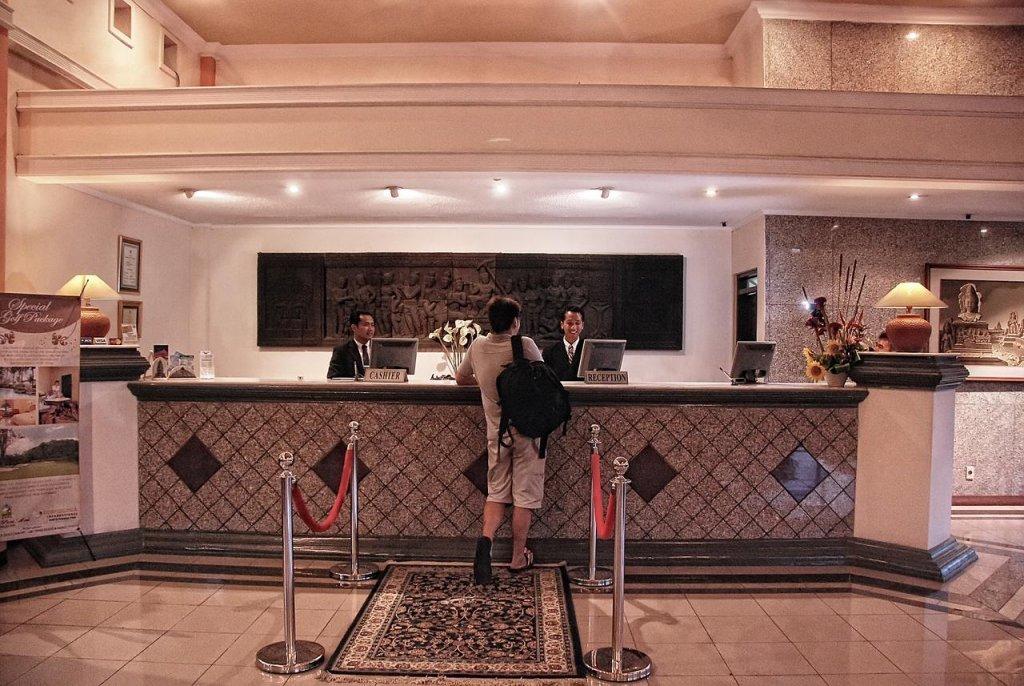 Puri Asri Hotel & Resort Магеланг Экстерьер фото