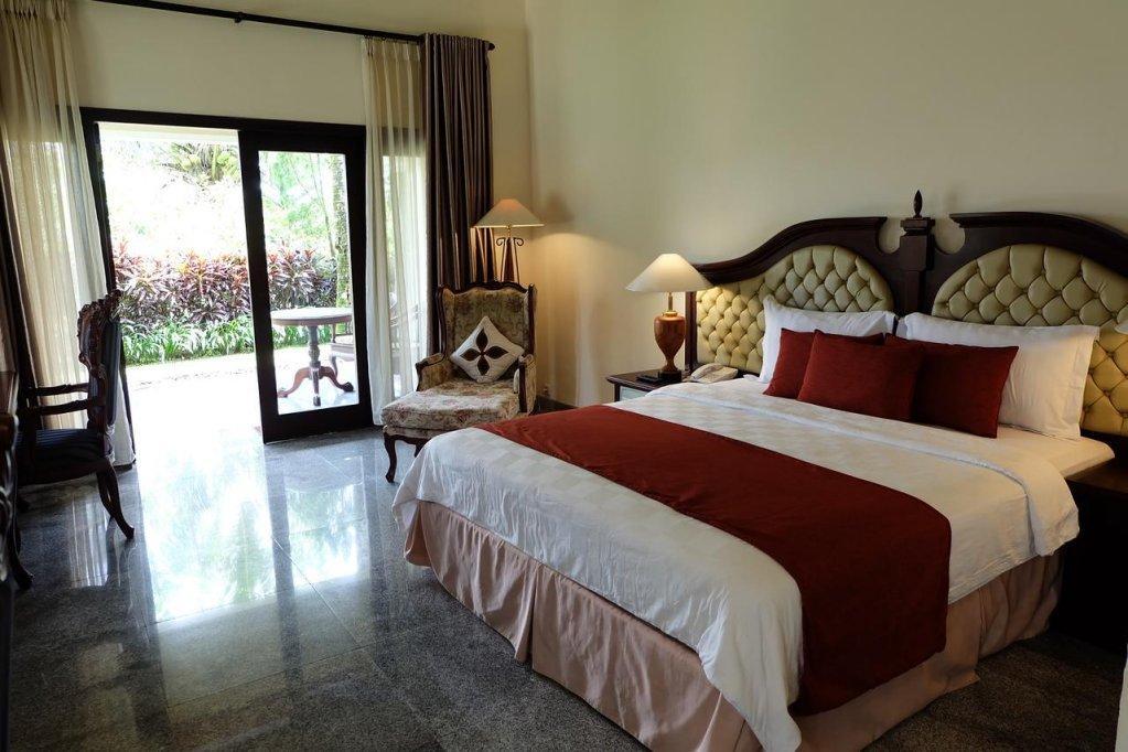 Puri Asri Hotel & Resort Магеланг Экстерьер фото