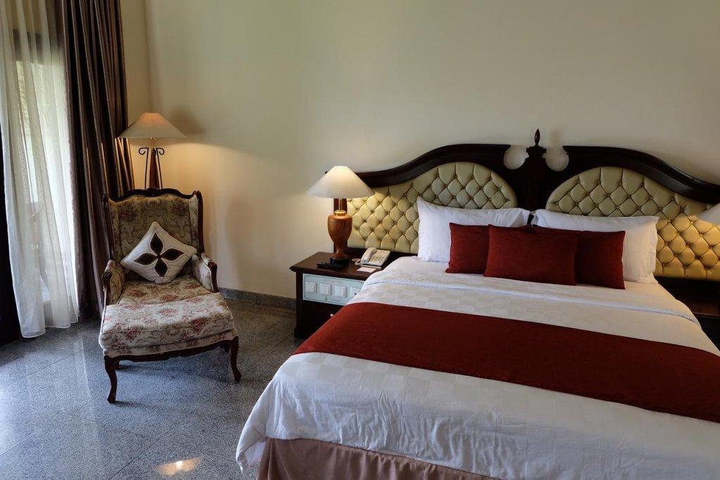 Puri Asri Hotel & Resort Магеланг Экстерьер фото