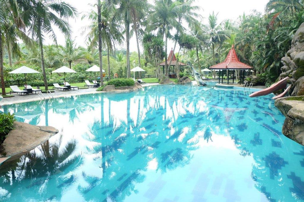 Puri Asri Hotel & Resort Магеланг Экстерьер фото