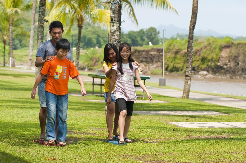Puri Asri Hotel & Resort Магеланг Экстерьер фото