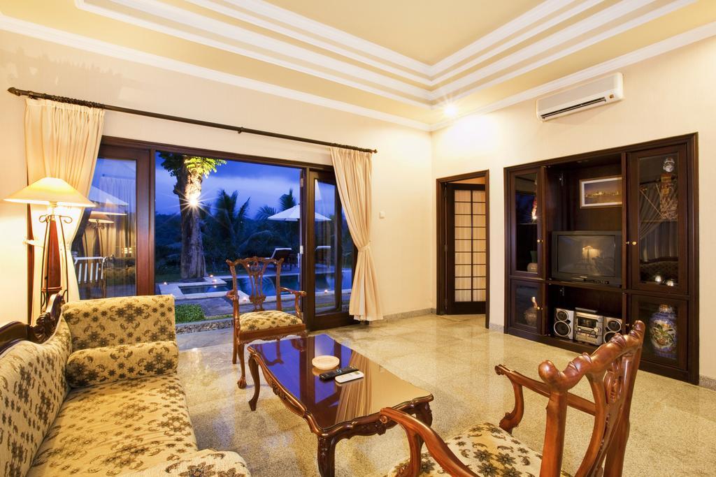 Puri Asri Hotel & Resort Магеланг Экстерьер фото