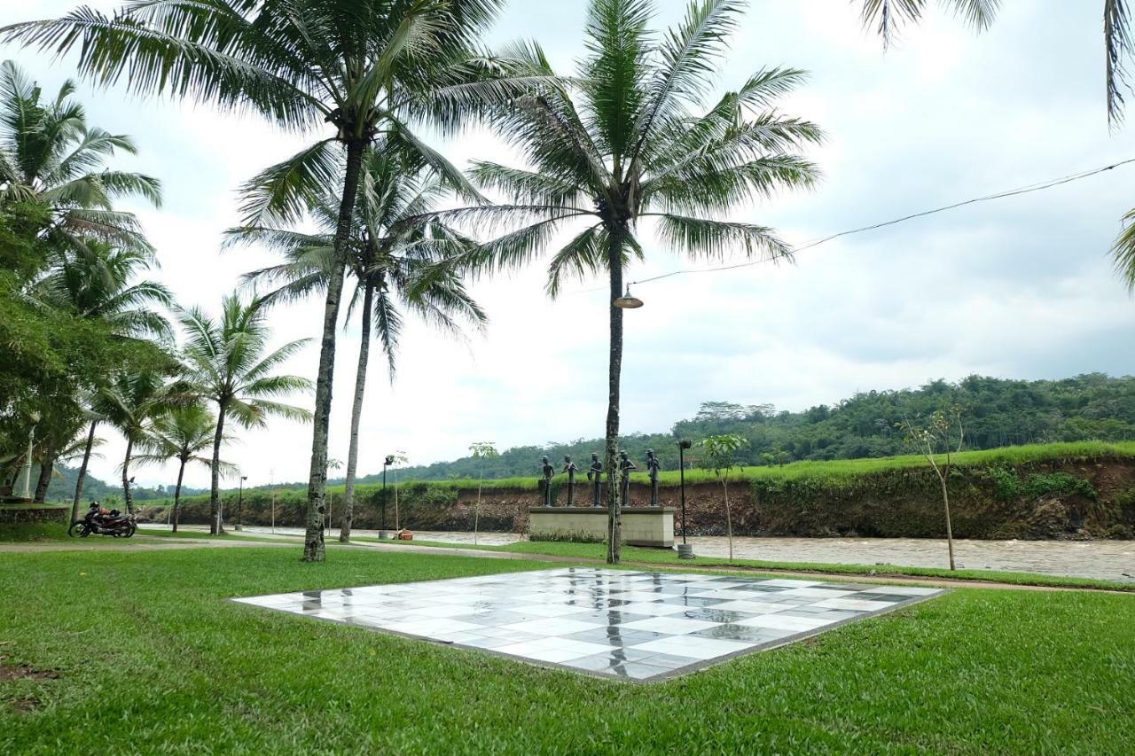 Puri Asri Hotel & Resort Магеланг Экстерьер фото