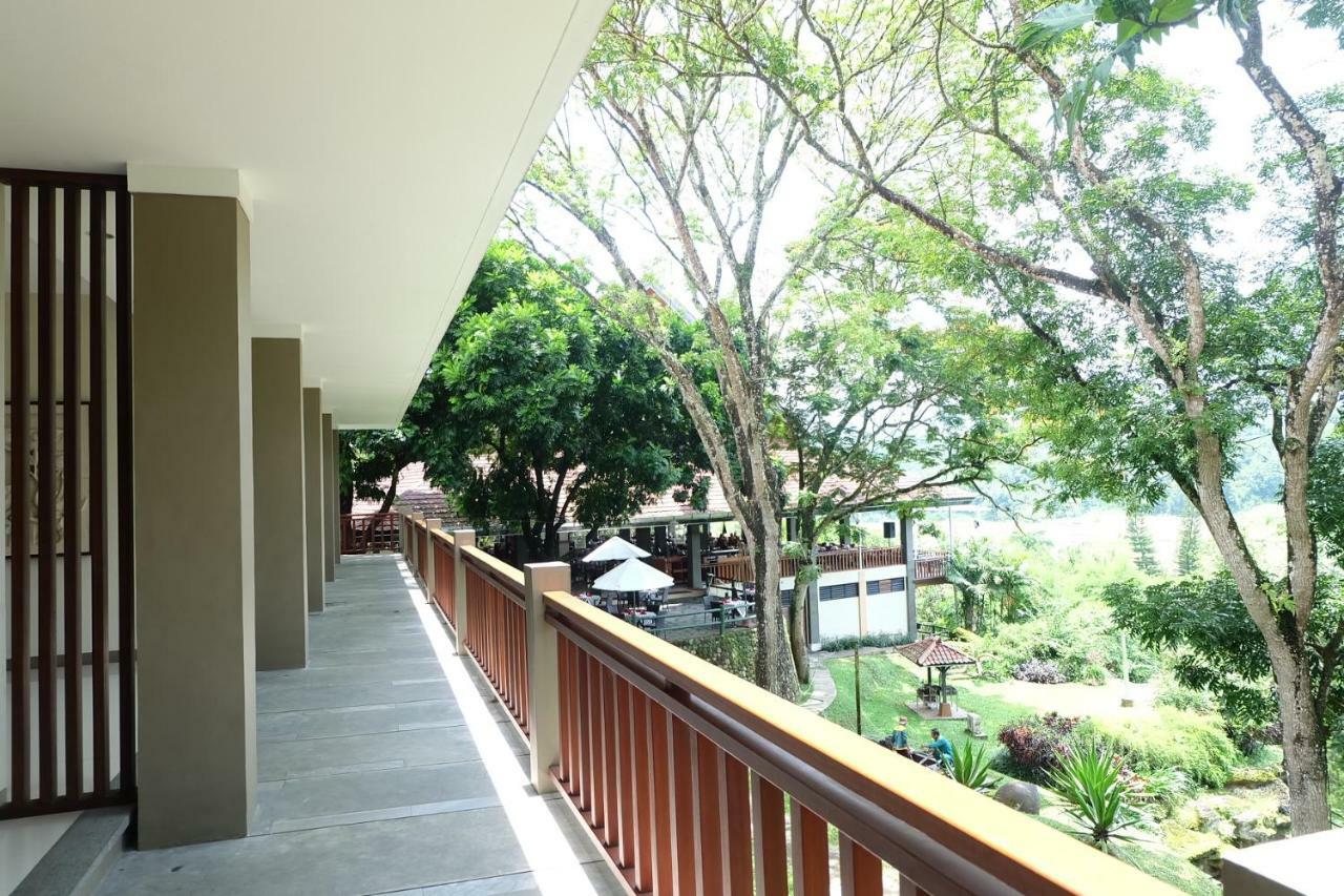 Puri Asri Hotel & Resort Магеланг Экстерьер фото