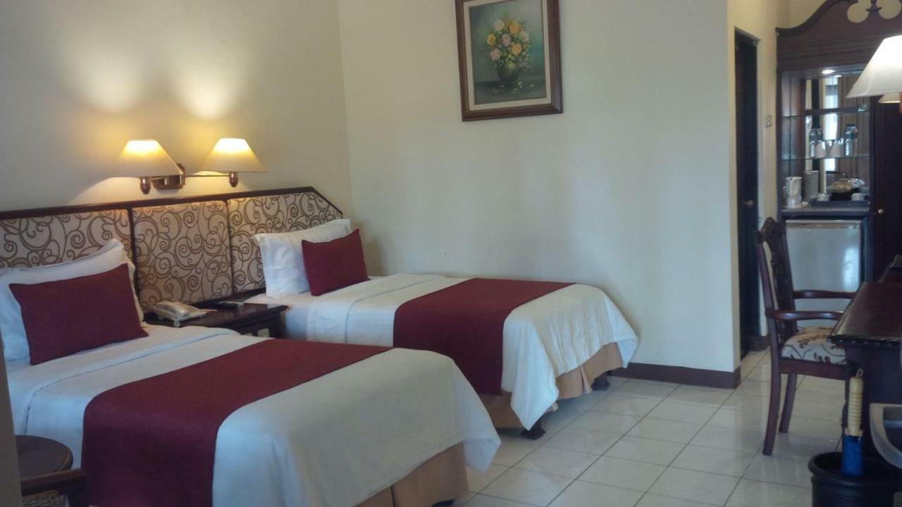 Puri Asri Hotel & Resort Магеланг Экстерьер фото