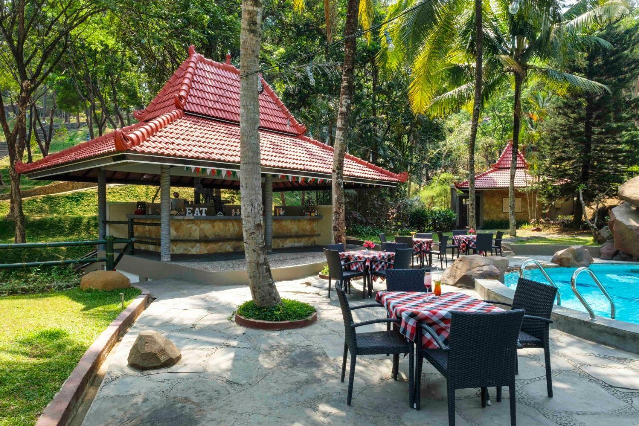 Puri Asri Hotel & Resort Магеланг Экстерьер фото