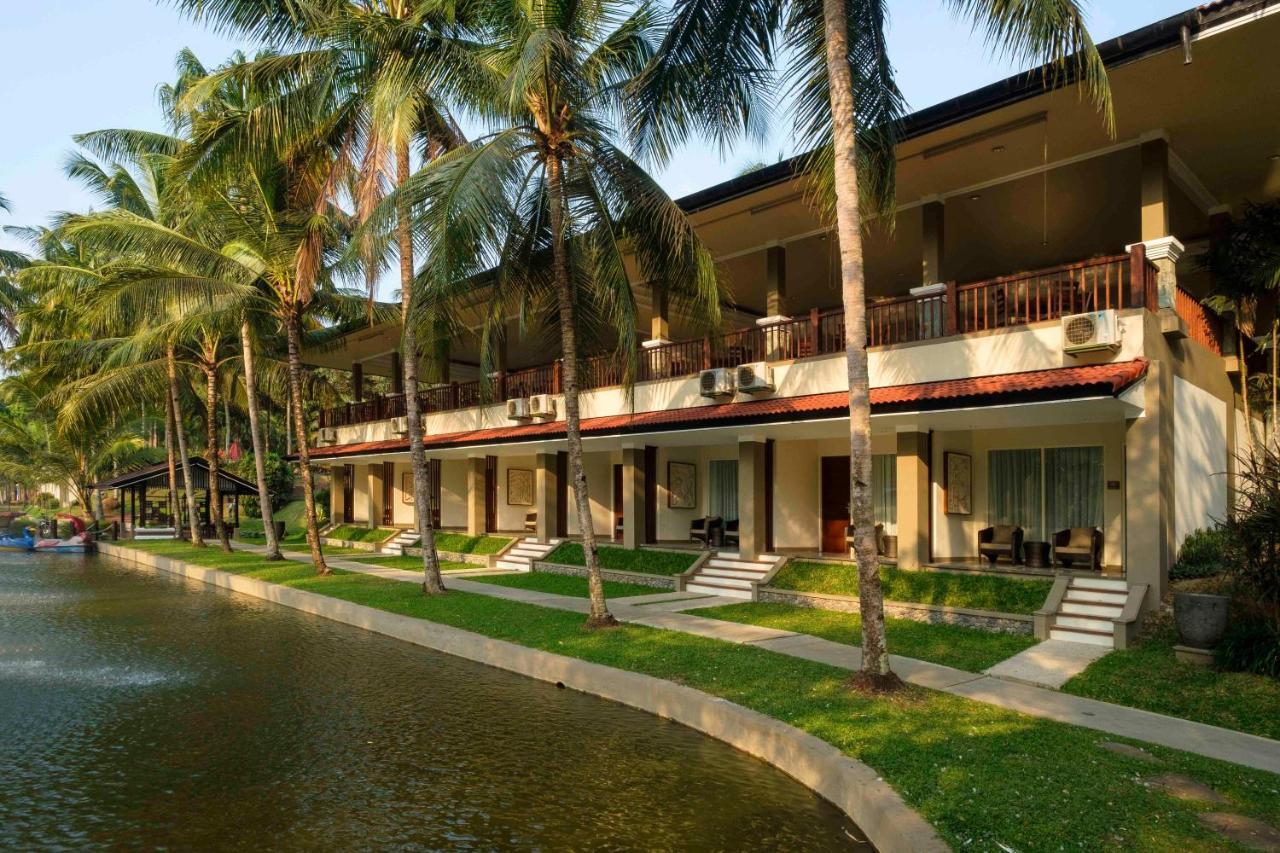 Puri Asri Hotel & Resort Магеланг Экстерьер фото